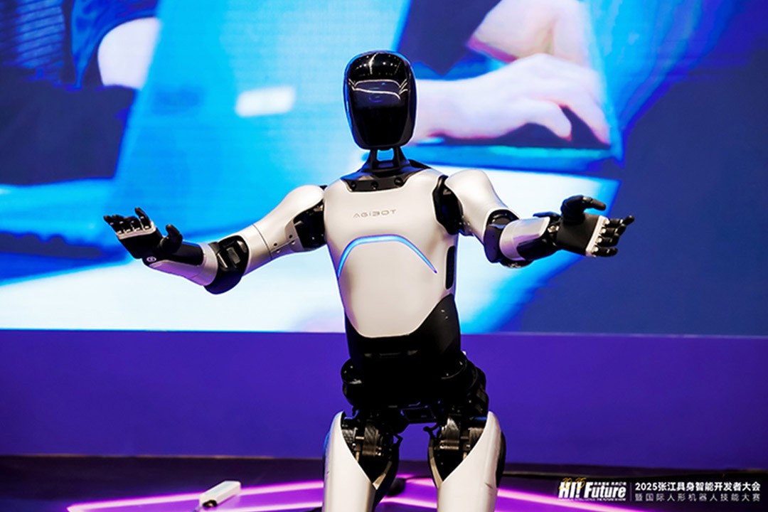 快盈VIII-星影巨幕打造私享影院，三星携多款98英寸超大型电视参展AWE 2024